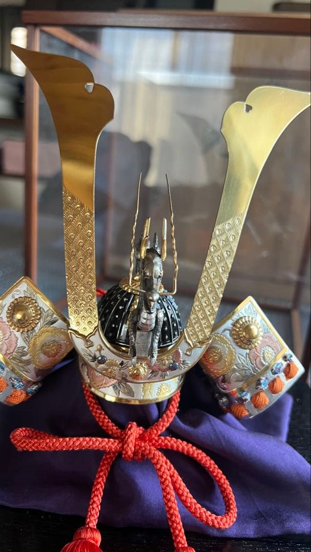 純銀 兜 (剣付) 銀細工 関工芸 武比古 ケース飾り