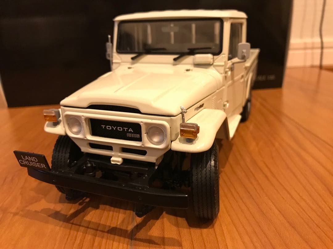 京商　KYOSHO トヨタランドクルッサ 40 1/18