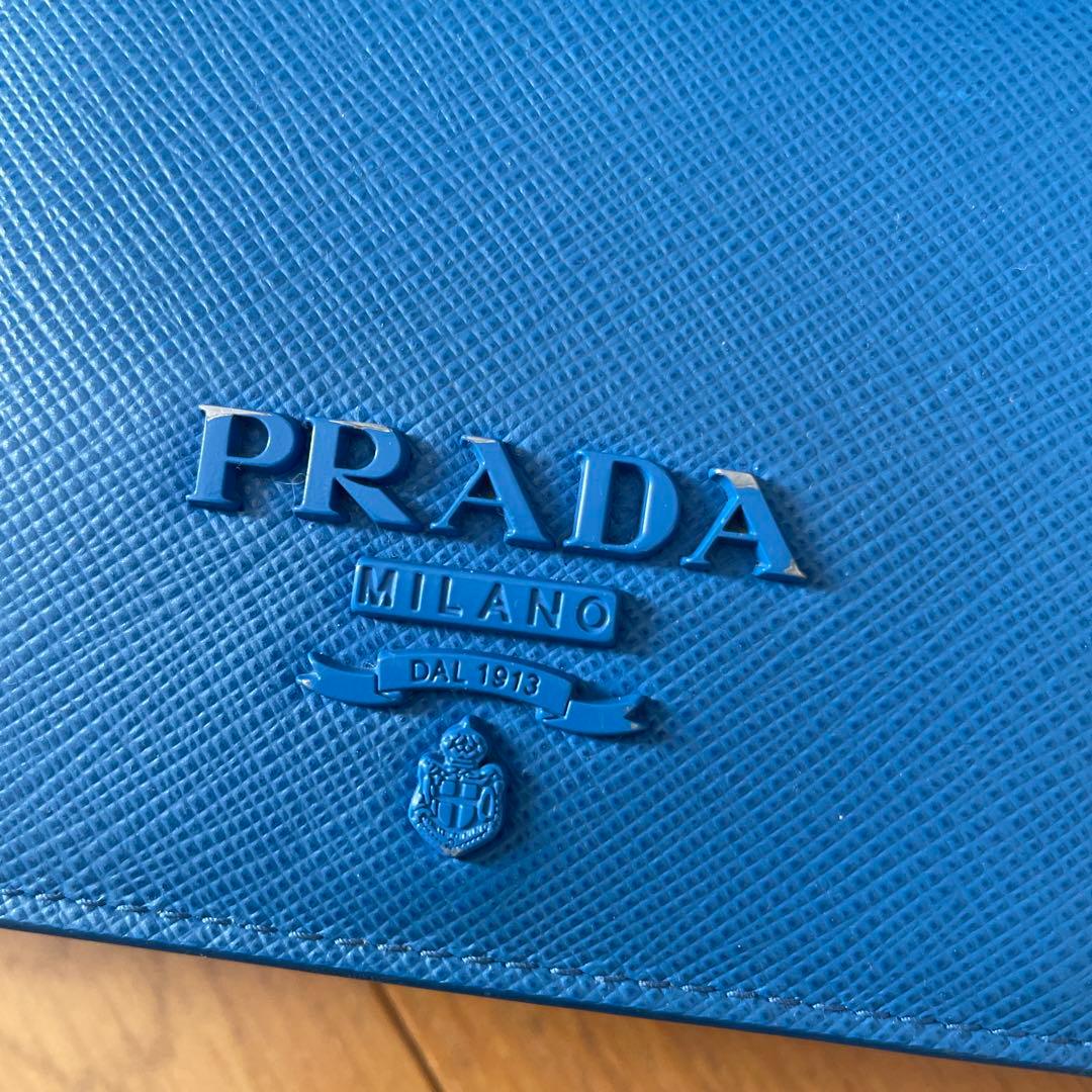 PRADA 二つ折り財布 青