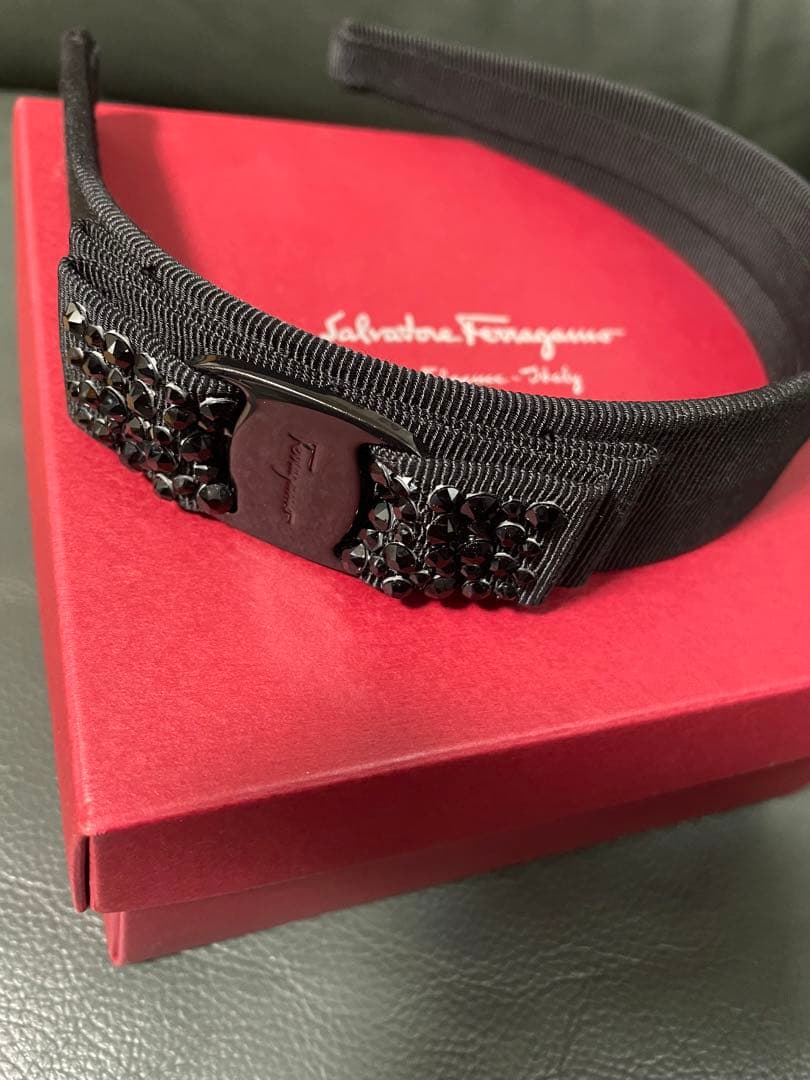 フェラガモカチューシャ ビジュー 未使用