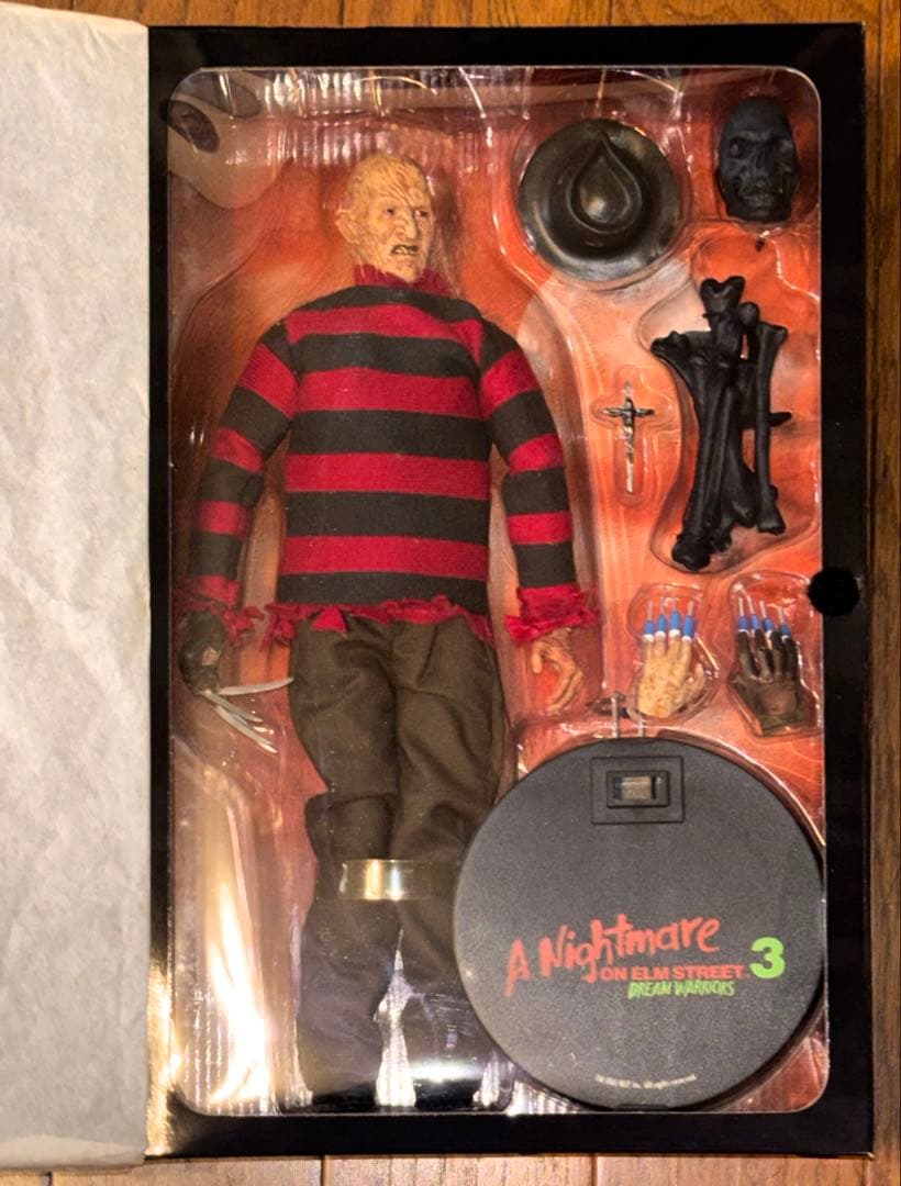 SIDESHOW 1/6 エルム街の悪夢３ フレディ・クルーガー