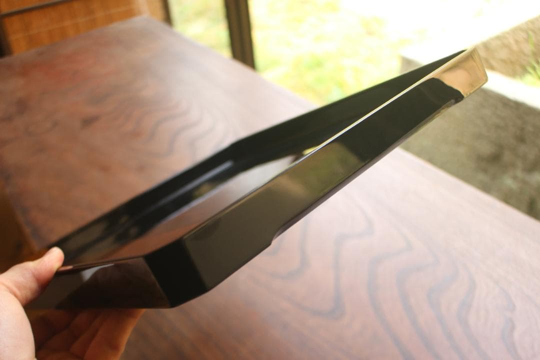 優美な梨地塗に風情ある流水桜文の映える隅切り四方折敷（検輪島塗蒔絵膳お膳お盆