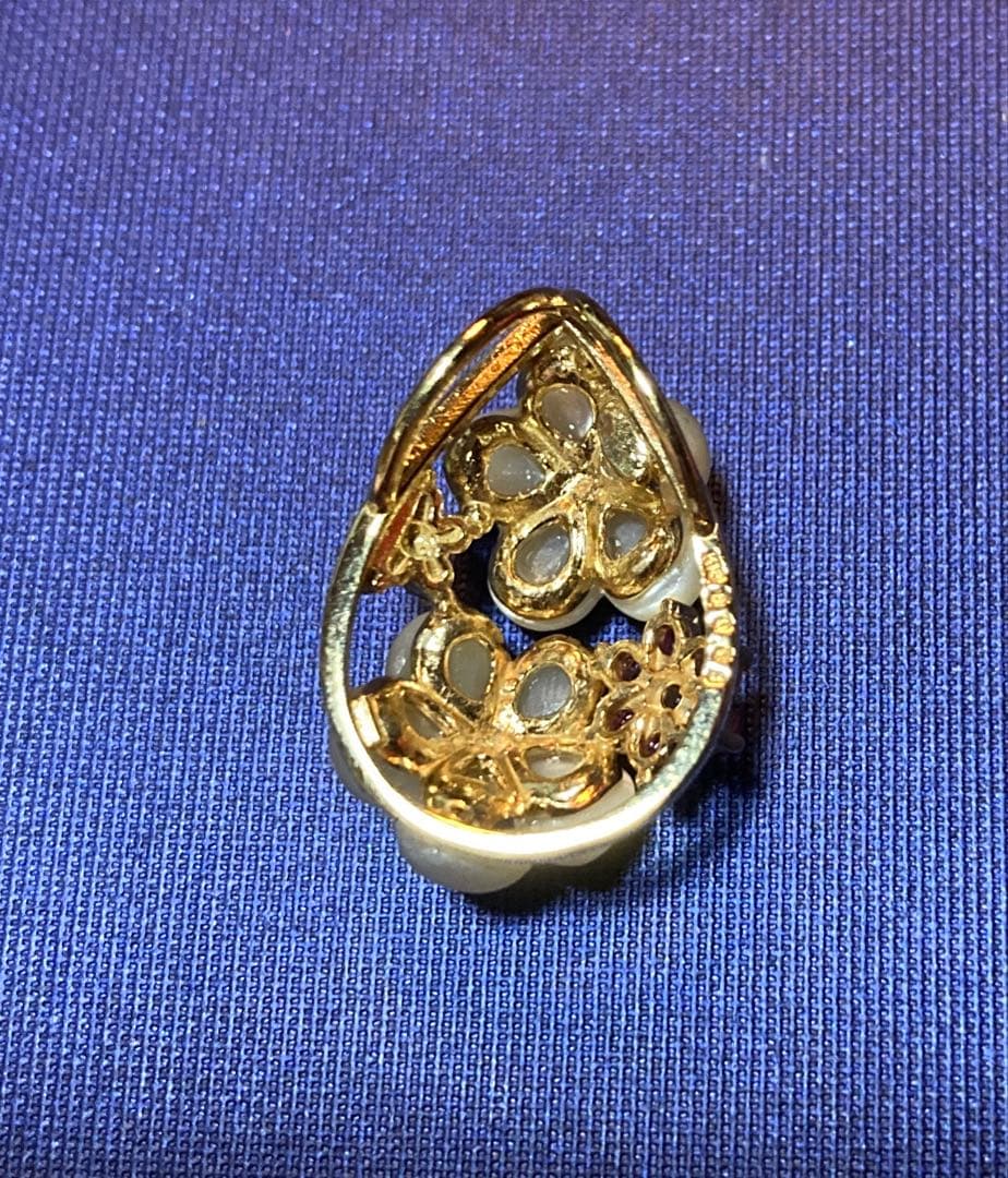 花モチーフ ペンダントトップ