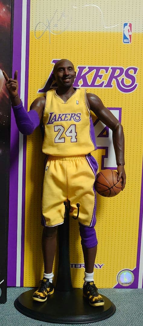 エンターベイ コービー・ブライアント 1/6 フィギュア