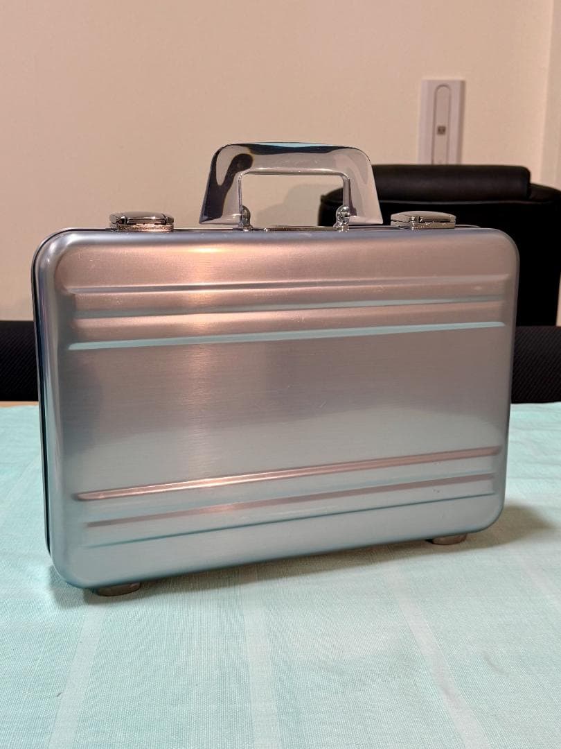 エリートシリーズ CEM ゼロハリバートン ポリッシュブルー 美品です