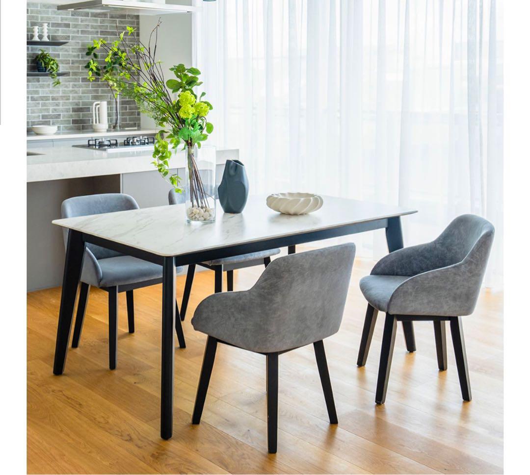 値下げ。1月19日まで。メラミン素材のダイニングテーブル　状態は良好！