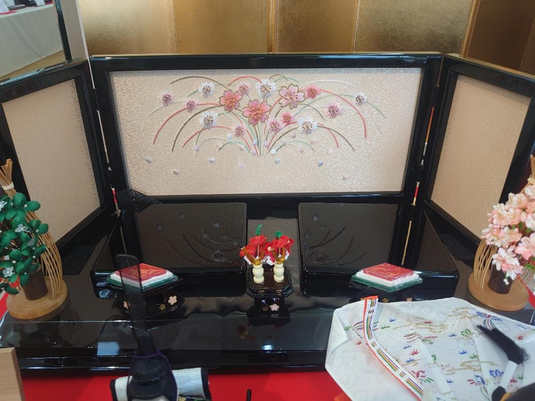 ●新品おひなさま●　桜づくし刺繍飾り　フルセット