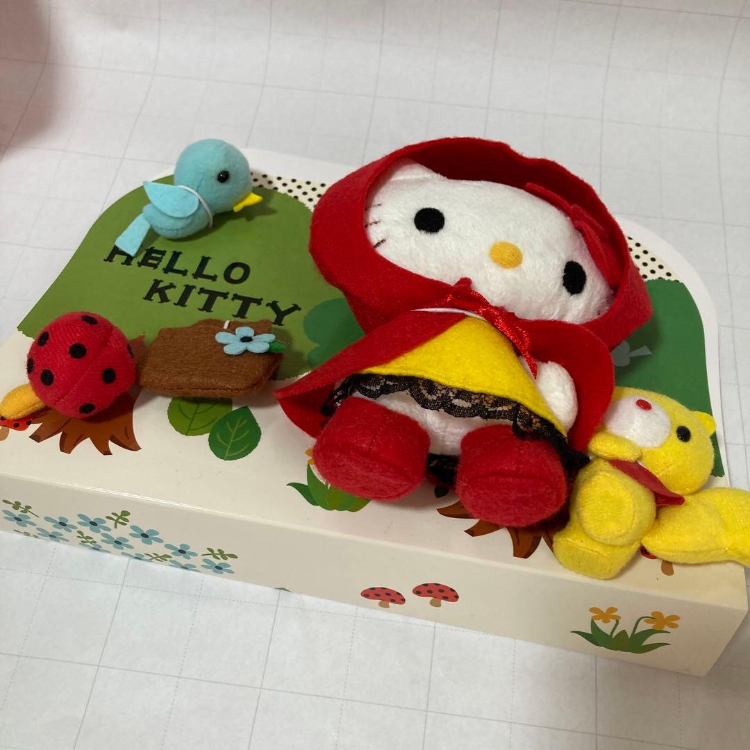 ハローキティ 赤ずきん ぬいぐるみ マスコット ケース付き