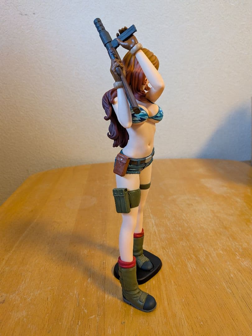 峰不二子フィギュア　サバイバルver ライフル付き