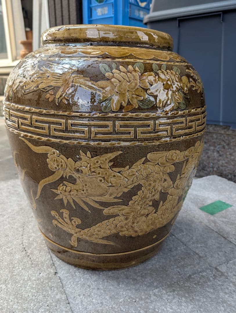 装飾的な彫刻の陶器の壺 約28cm