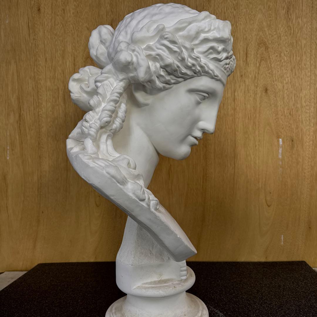 K−124 アリアス胸像