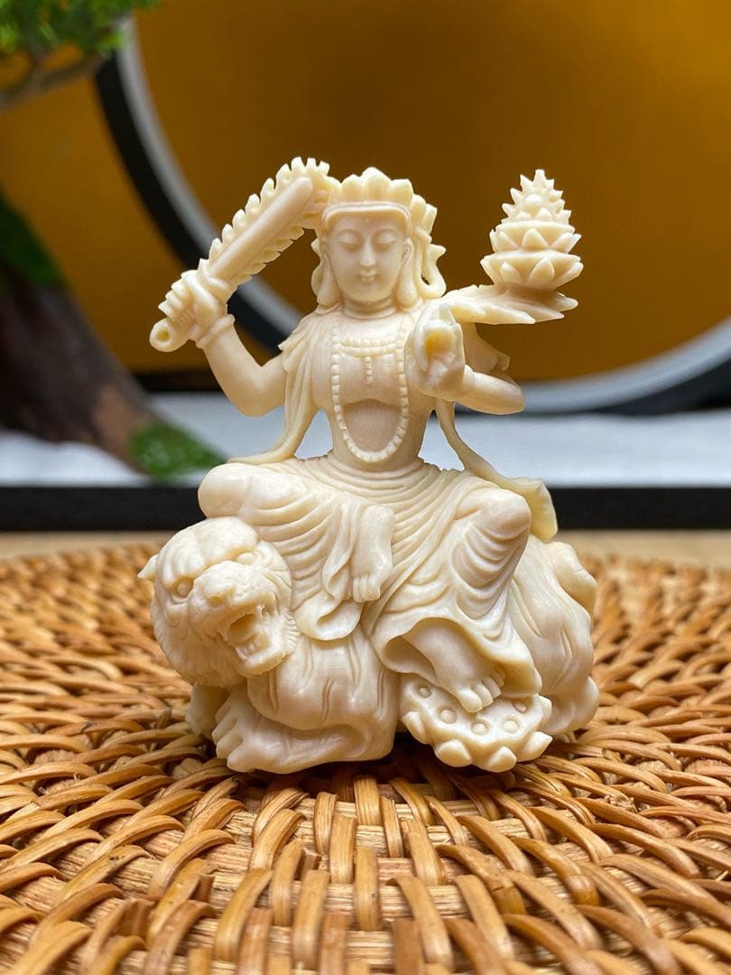 天然マンモス牙美しい手作り彫刻 虚空蔵菩薩 小さいな置物