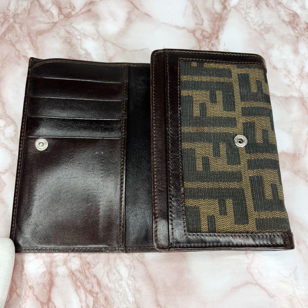 【極美品】FENDI 二つ折り財布　折り財布45