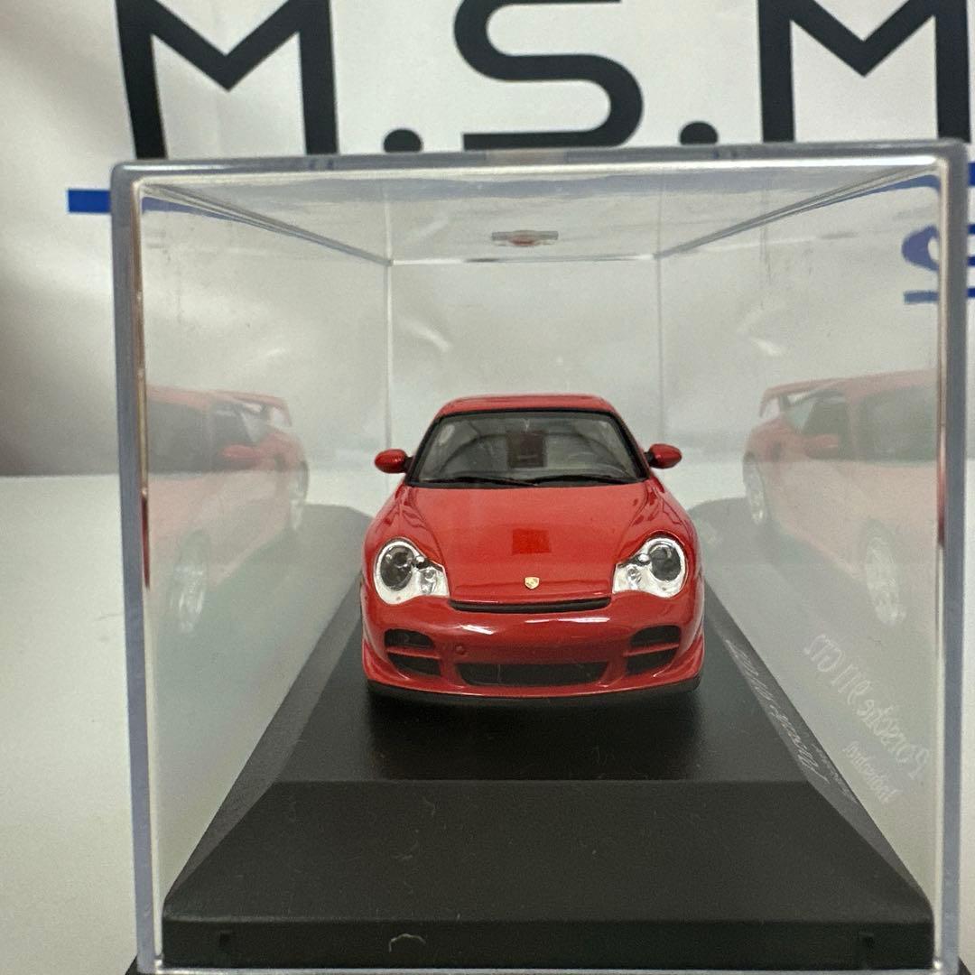 ランボルギーニカウンタックとPORSCHE911 GT2