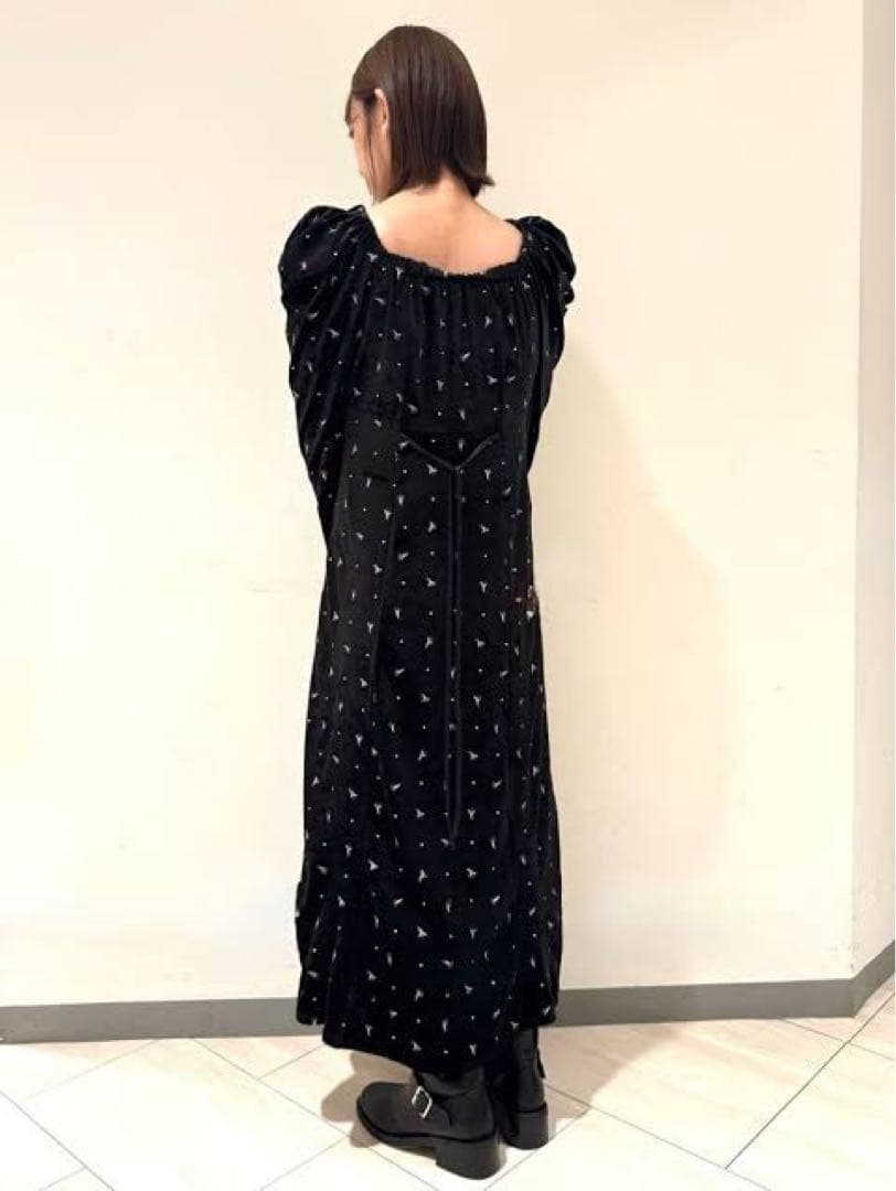 LILY BROWN フラワーエンブロイダリーベロアワンピース ブラック