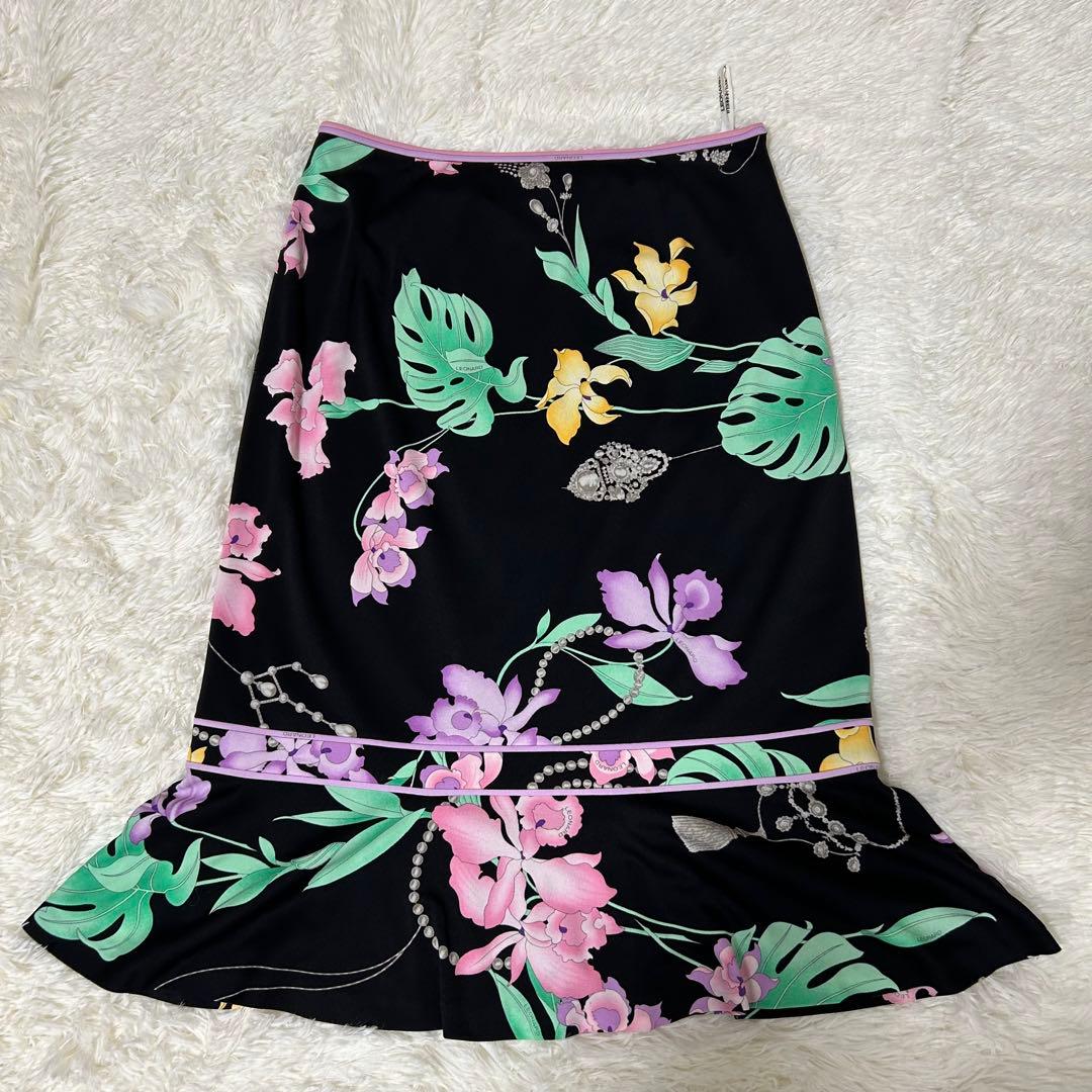 極美品【レオナール】ひざ丈スカート M フレア カンカン素材 近年モデル 花柄
