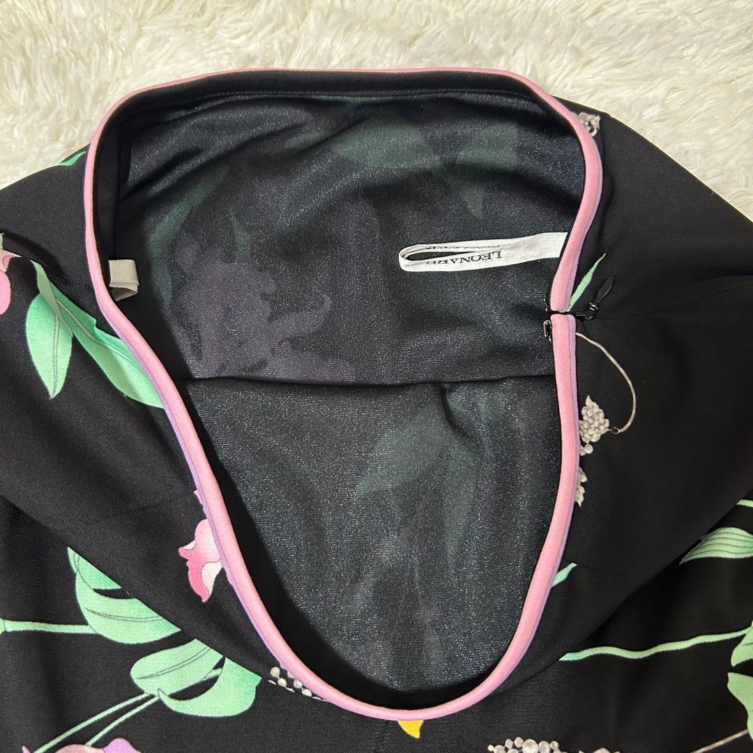極美品【レオナール】ひざ丈スカート M フレア カンカン素材 近年モデル 花柄