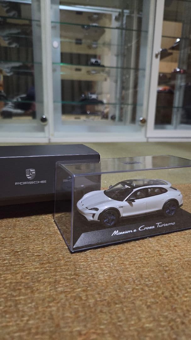 1/43 Porsche 特注 Mission e 2018 Spark
