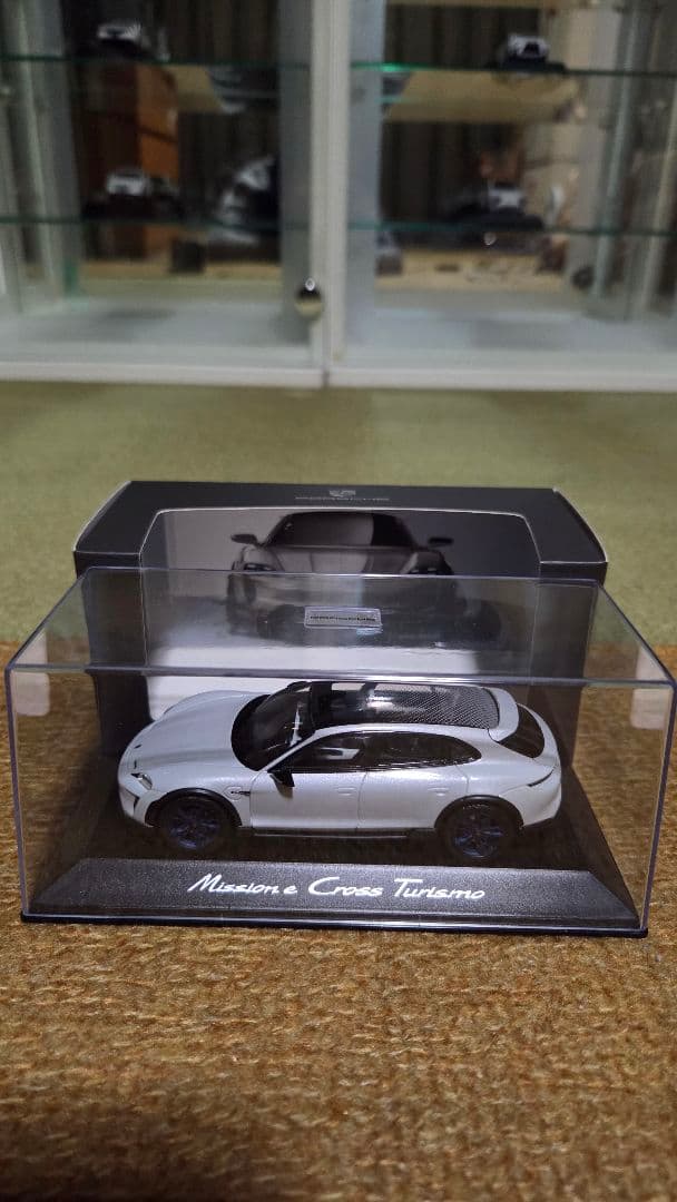 1/43 Porsche 特注 Mission e 2018 Spark