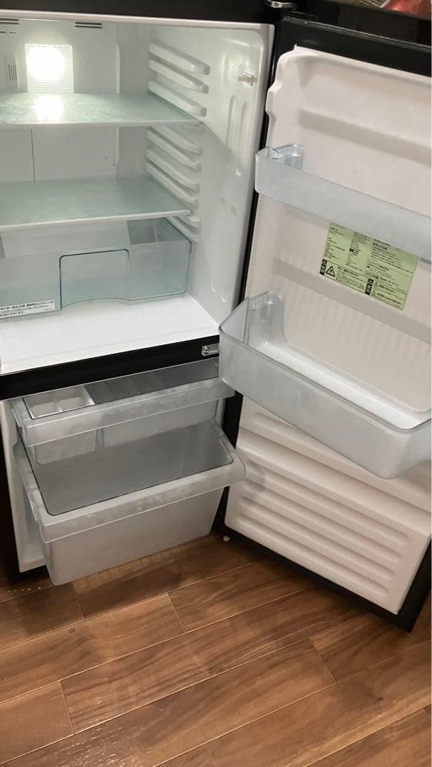 黒い上下二段式冷蔵庫