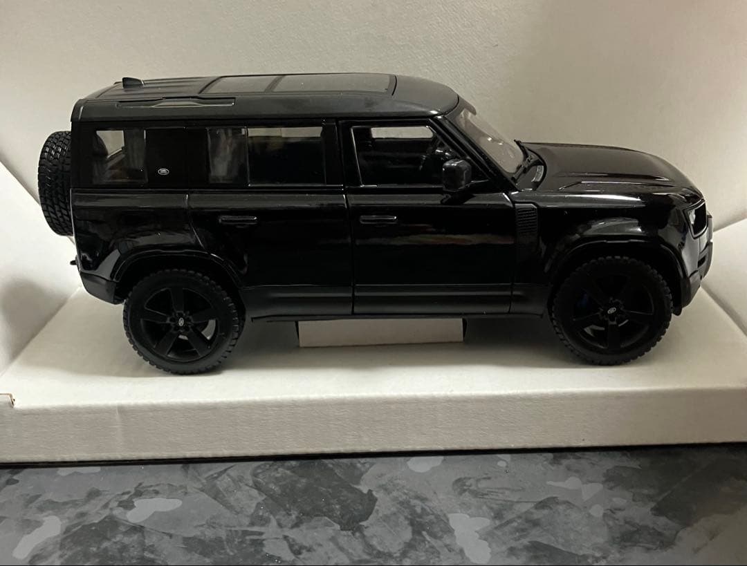 ブラーゴ　1/24 ランドローバー　ディフェンダー110 ミニカー　ブラック