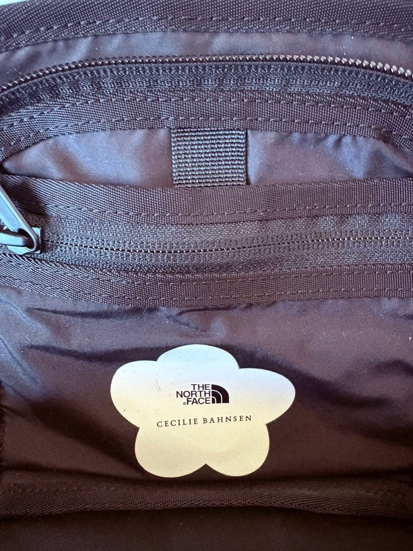 セシリーバンセン×ノースフェイス　ベースキャンプクラッチ