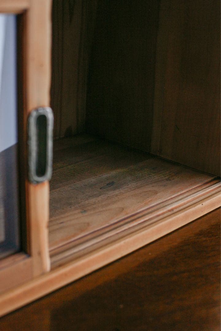 ショーケース ガラス戸 無垢材 杉材 飾り棚 展示棚 古家具 古道具