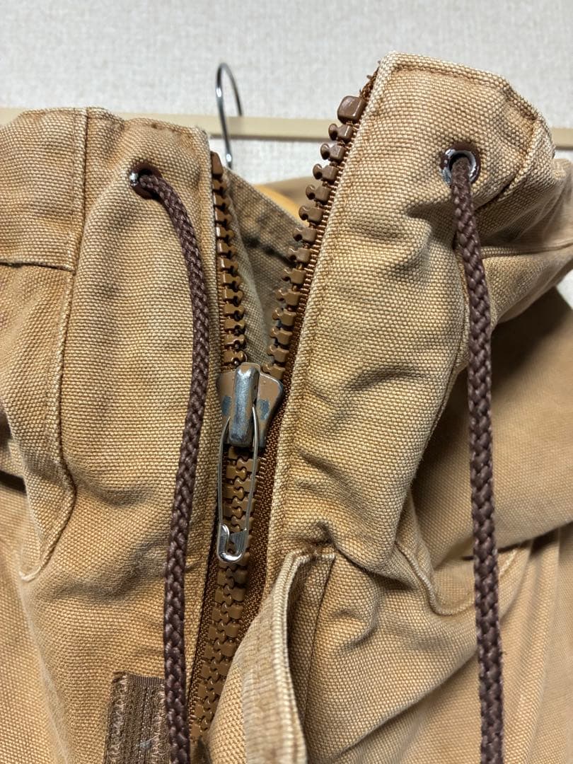 カーハート　フード付きジャケット