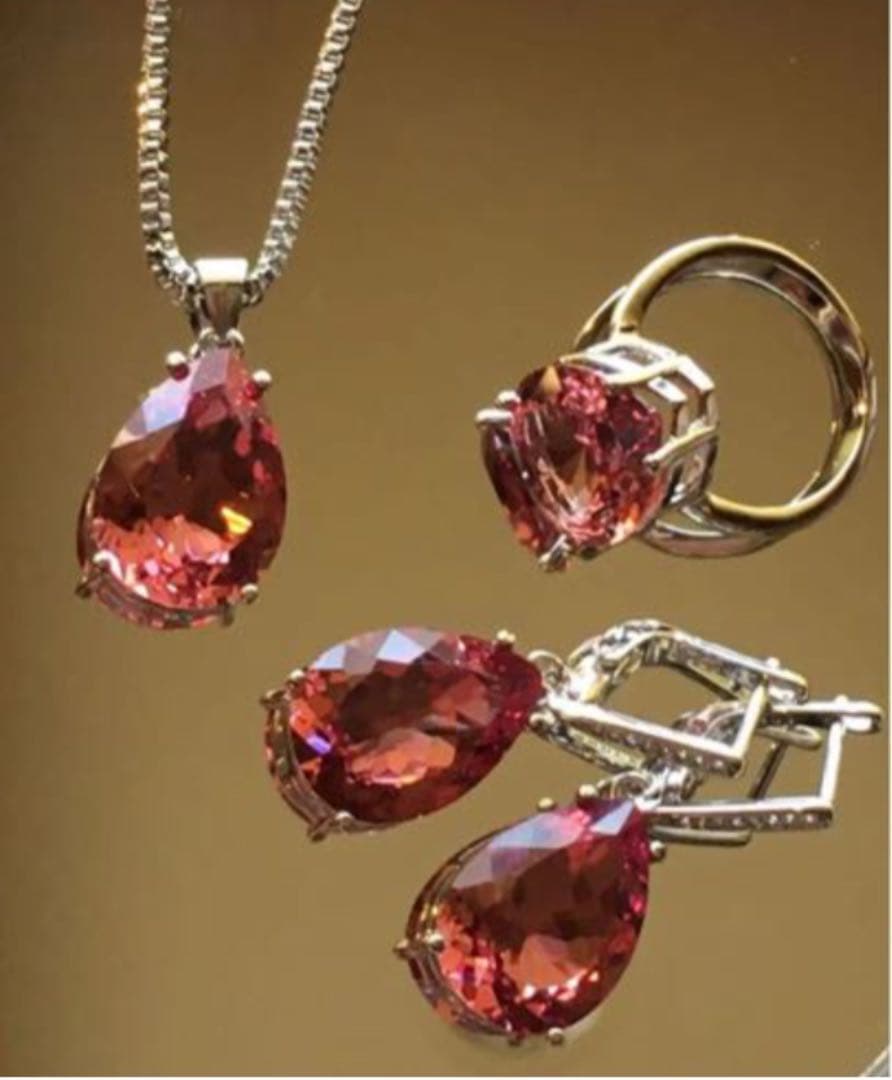 3色に変わるアレキサンドライト【鑑別済】人工宝石❤️魔法みたいに