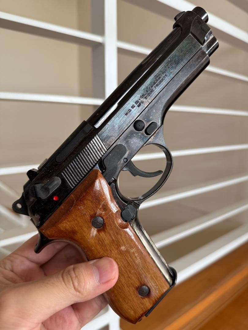 スズキ ベレッタ M92SB メタルフィニッシュ モデルガン 木製グリップ付