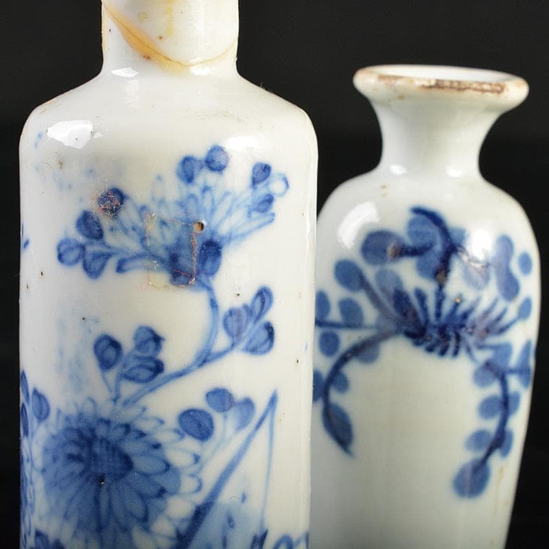 中国　清朝　青花花文鼻煙壷　花瓶　2点　李朝螺鈿装飾六角箱入り　C　R7421