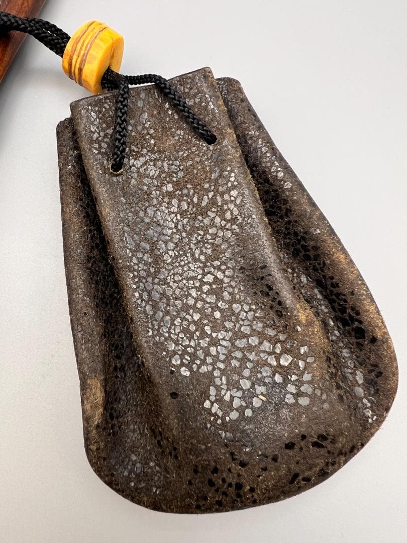 明治時代 竹製キセル入れ 在銘 紫檀製瓢箪高肉 蝸牛萌絵