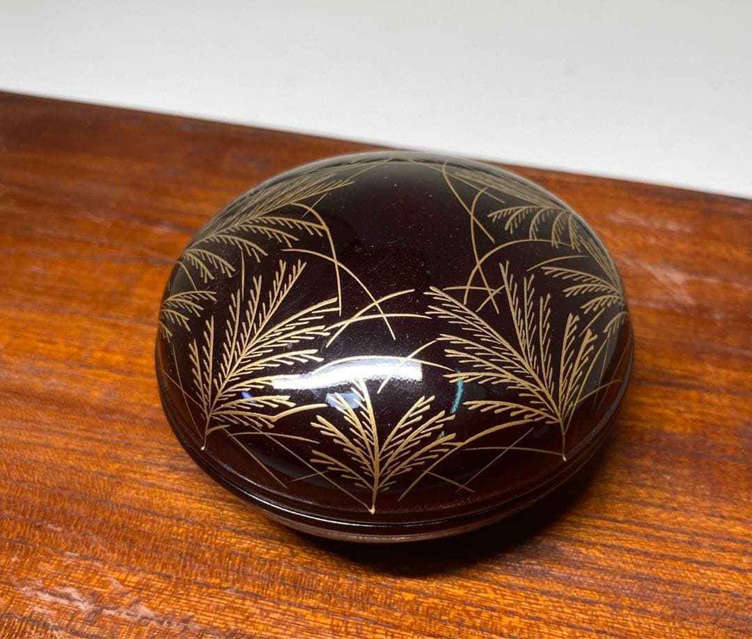 【茶道具】忠雲造　溜塗武蔵野蒔絵　宝珠香合（共箱）