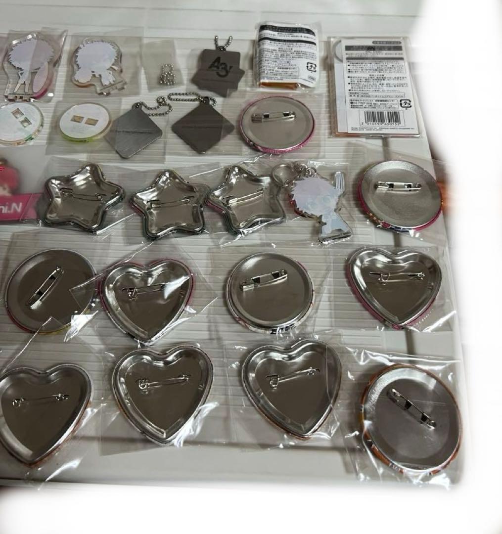 A3!七尾太の缶バッジ、アクリルスタンドのセット