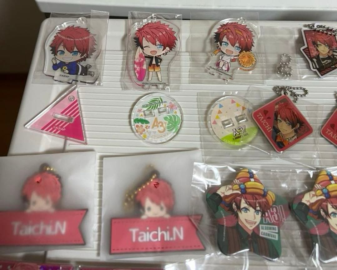 A3!七尾太の缶バッジ、アクリルスタンドのセット