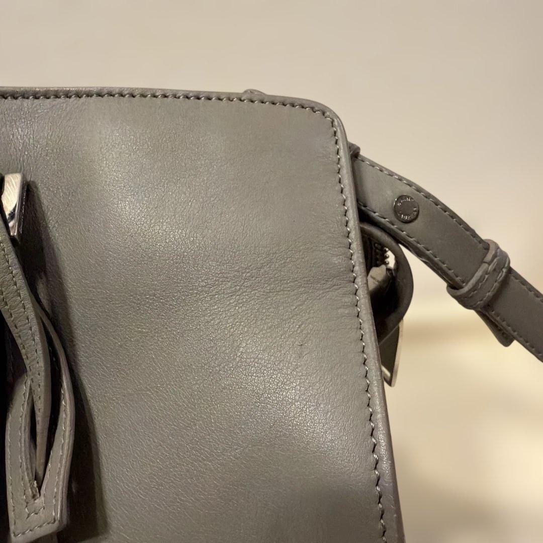 Saint Laurent グレー レザー ショルダーバッグ