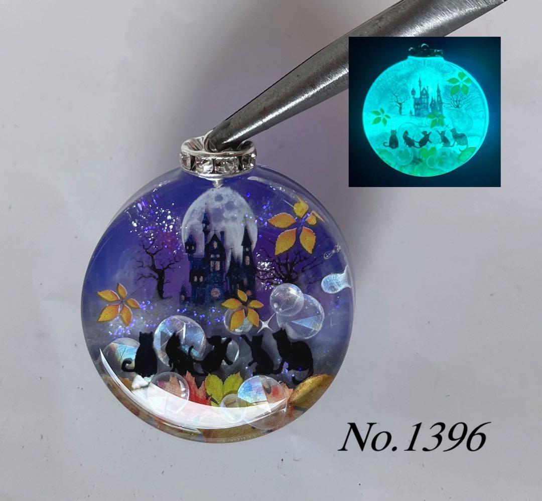 RUKURUKU/ハロウィンの夜のシマエナガ 蓄光 オルゴナイトネックレス