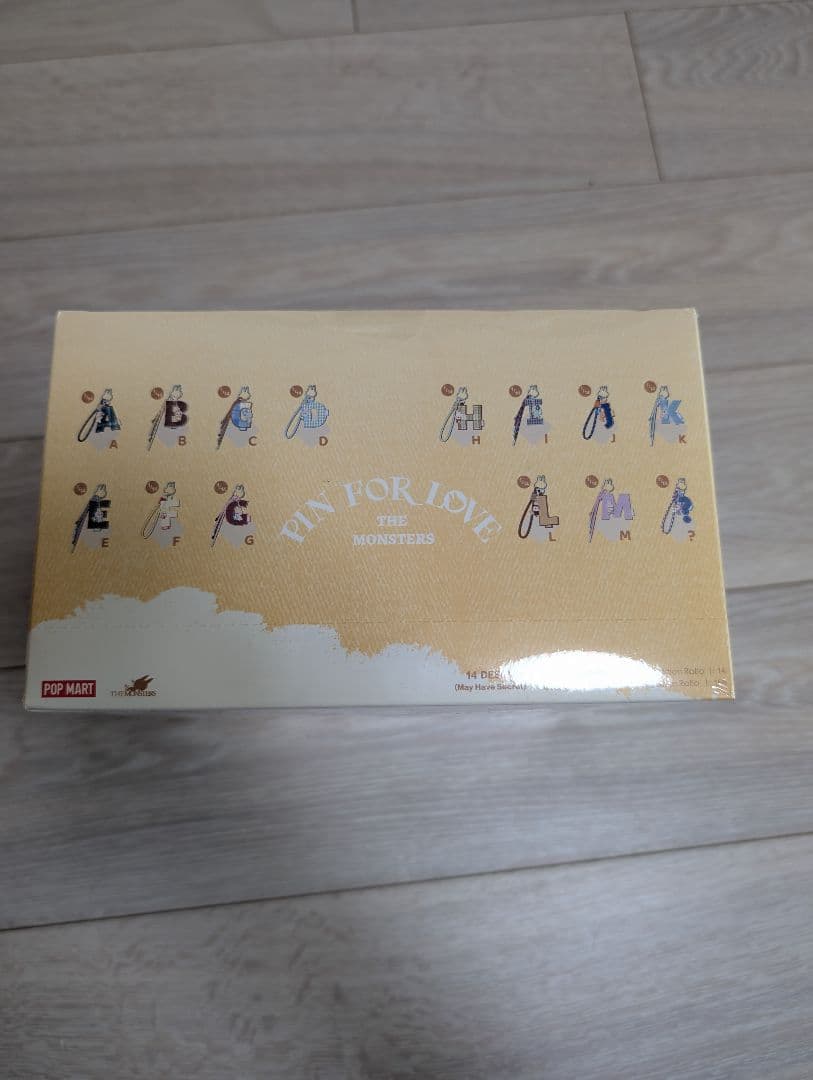 直営店限定　ラブブ PIN FOR LOVE イニシャル アルファベット