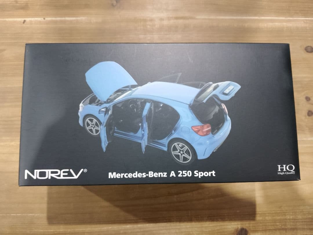 1/18　ベンツ　Aクラス　W176 A250 スポーツ　ミニカー　ブルー
