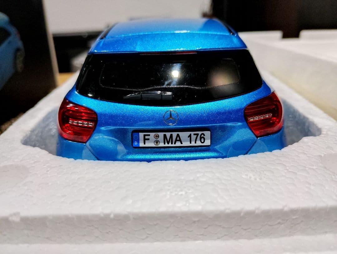 1/18　ベンツ　Aクラス　W176 A250 スポーツ　ミニカー　ブルー