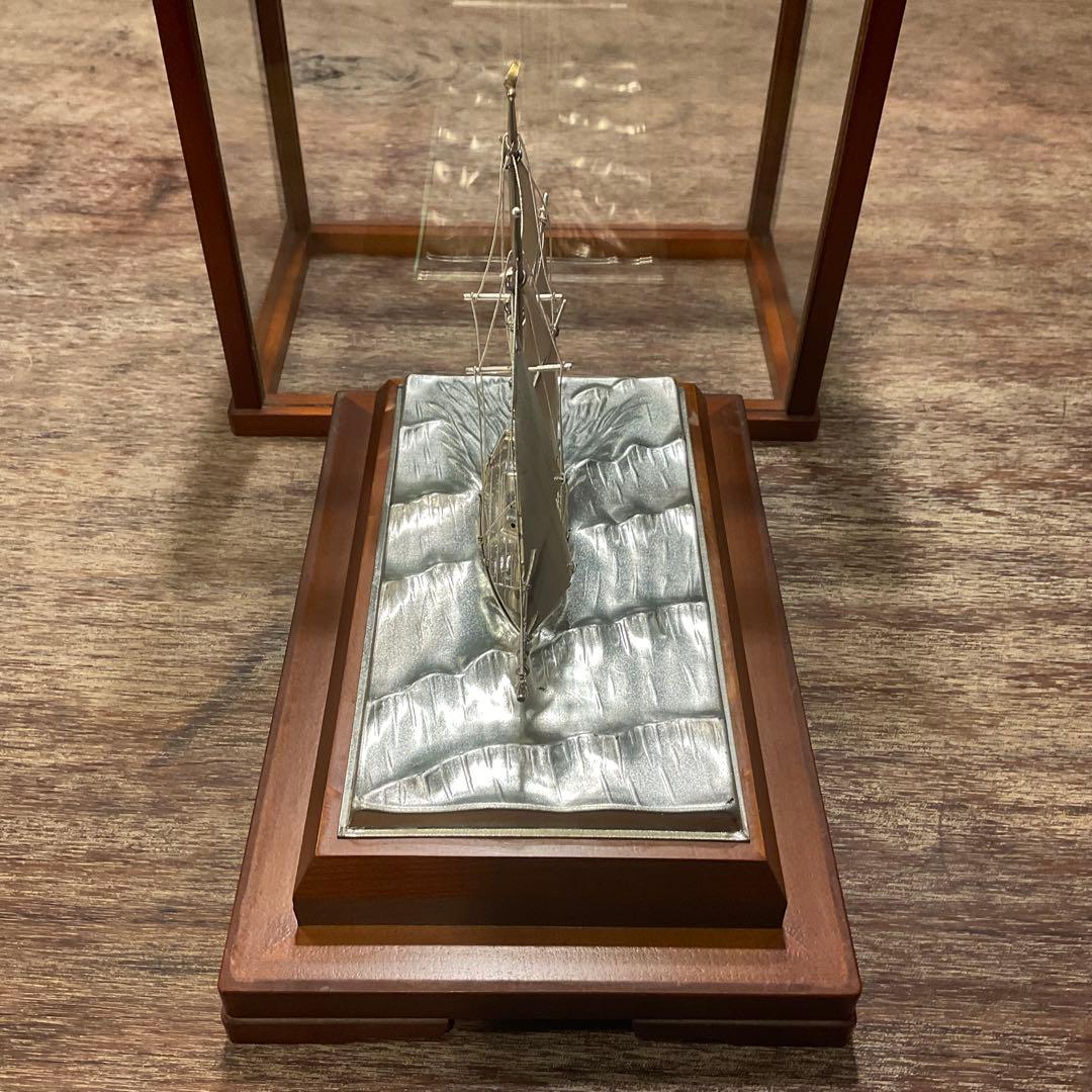 銀製(純銀刻印)帆船 置物 台付 ヨット シルバー 金属工芸 ガラスケース