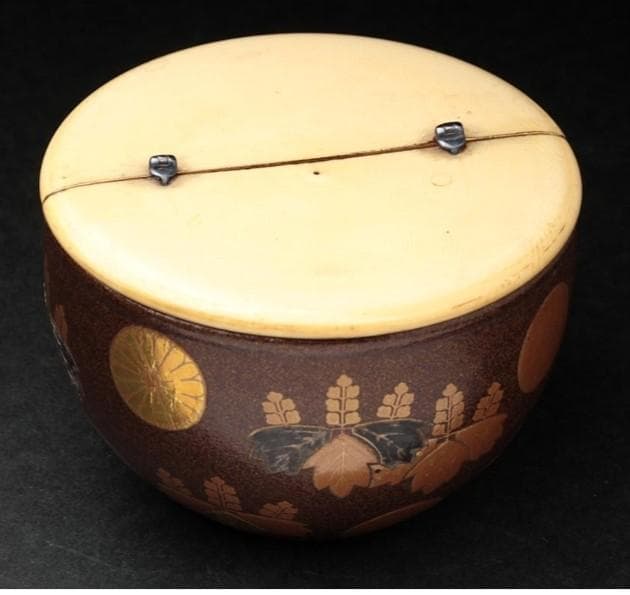 【安土桃山】◆『豊臣家伝来 菊/五七桐紋金銀蒔絵大海形 牙割蓋薄茶入』◆