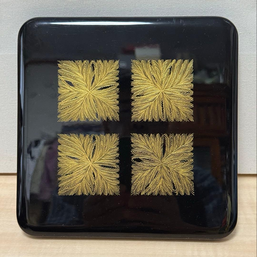 輪島塗 黒塗内朱 金銀沈金 羊歯紋様 二段重 重箱 20×20