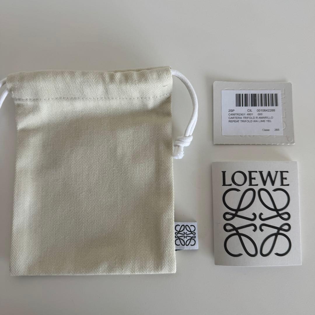 【SALE!】LOEWE エンボスロゴ レザー三つ折り財布