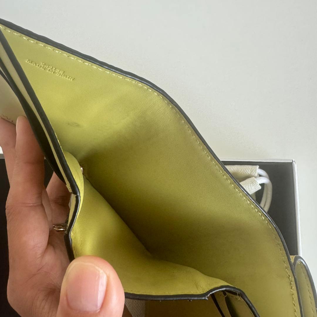 【SALE!】LOEWE エンボスロゴ レザー三つ折り財布