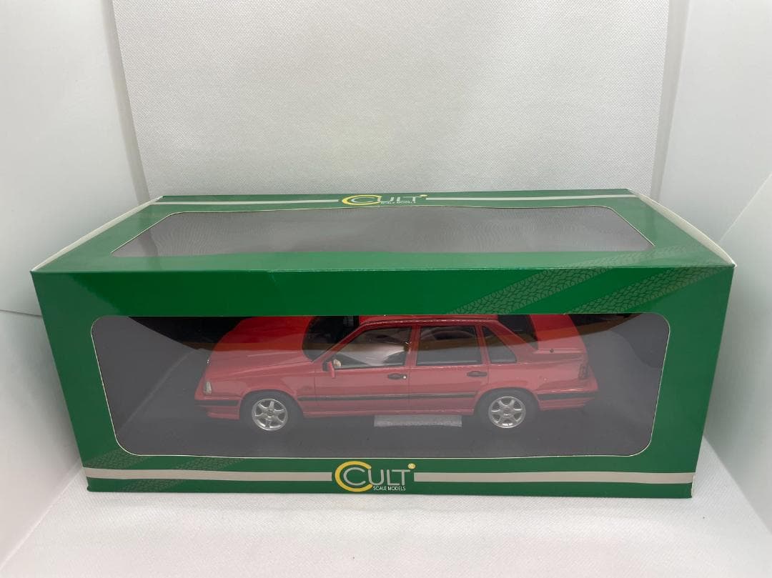 104-045 Cult 1/18 ボルボ850 GL T Signal red