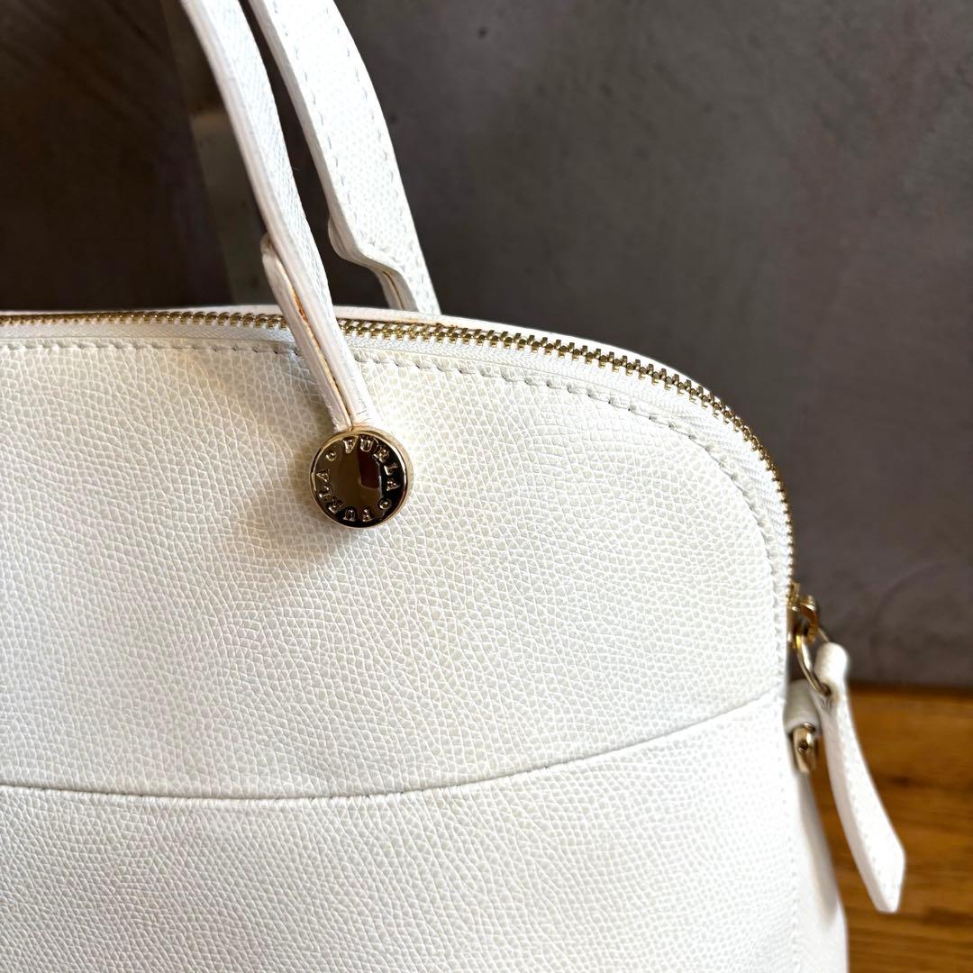 よっぴたん 　FURLA フルラ　パイパー　白　ホワイト　ショルダーバッグ