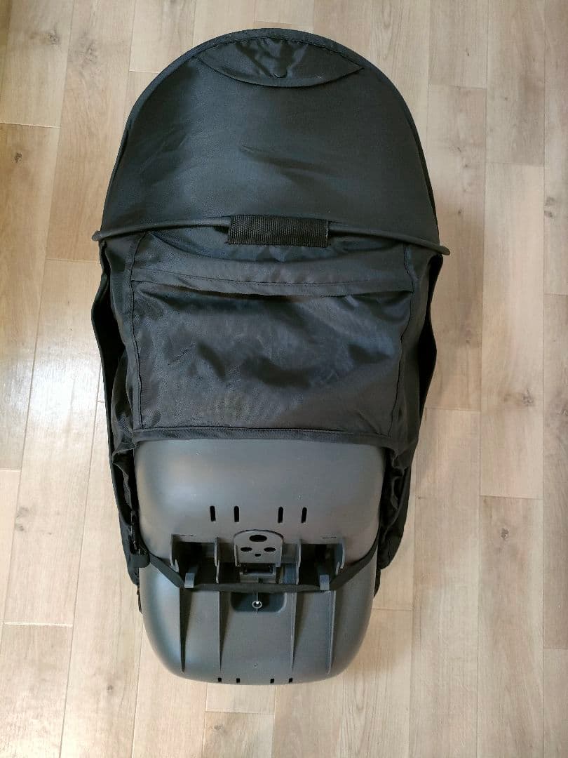 【美品】 ギュットクルーム 前乗せチャイルドシート レインカバー付き