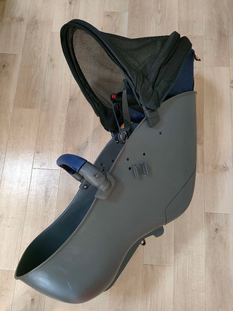 【美品】 ギュットクルーム 前乗せチャイルドシート レインカバー付き