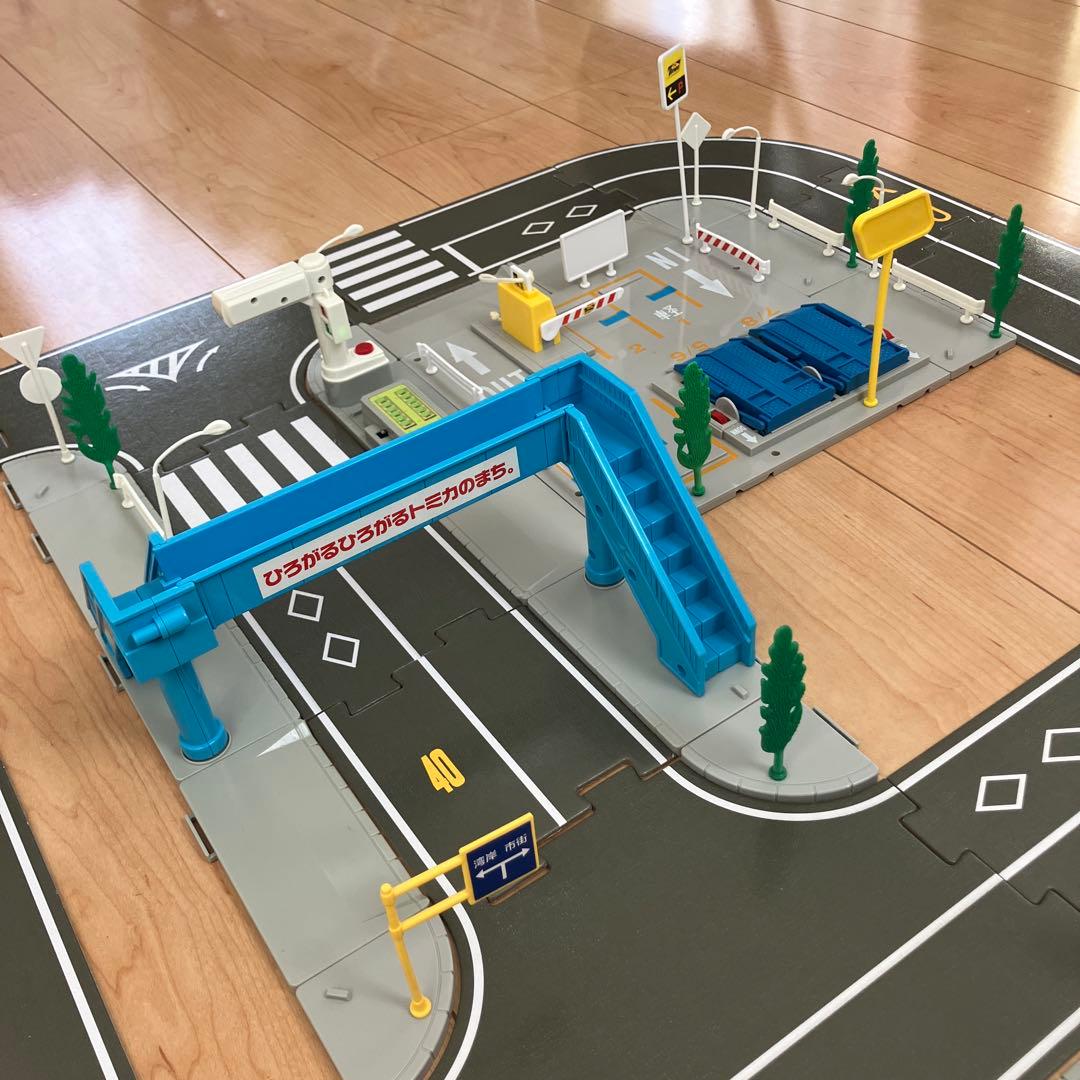 トミカタウン 洗車場 交番 駐車場 信号機×2 歩道橋 つながる道路